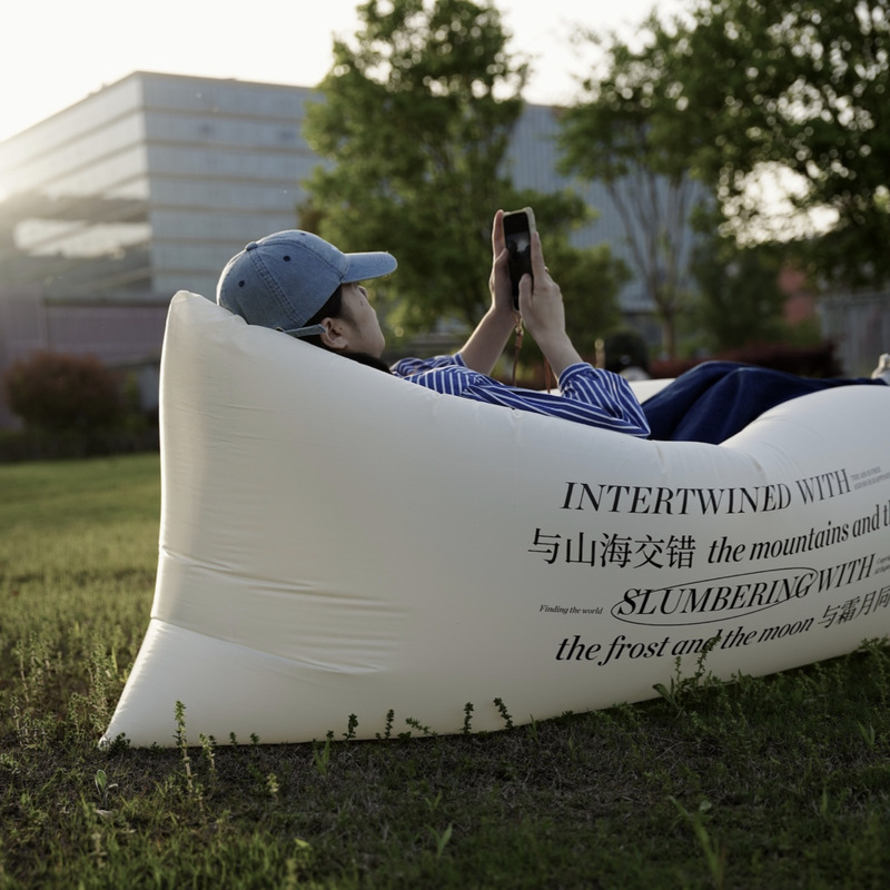 Inflatable sofa for lying and  - Outdoor Adventure Festival recension och pris