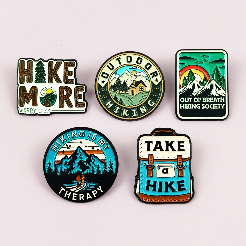 Vintage Outdoor Hiking Brooch  - Outdoor Adventures Clothing recension och pris