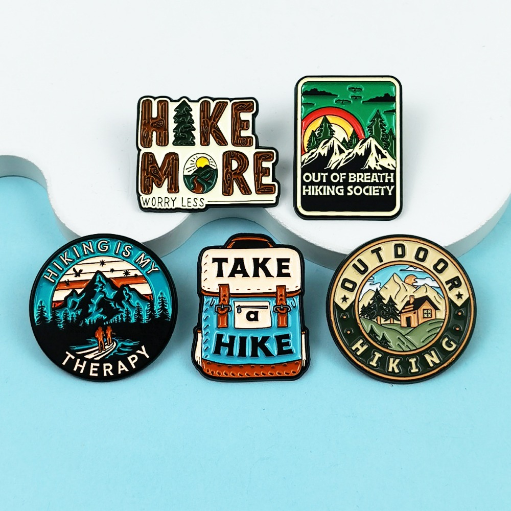 Vintage Outdoor Hiking Brooch  - Outdoor Adventures Clothing recension och pris
